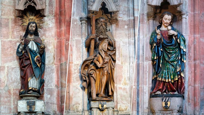 In St. Sebald findet sich das Tucher-Wappen auf mehreren Kirchenfiguren. Links der Evangelist Johannes, in der Mitte der Heilige Andreas und rechts Christus Salvator.