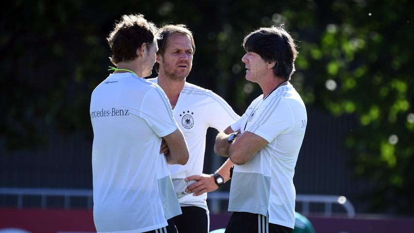 Markus Sorg und Thomas Schneider sind aktuell die Co-Trainer von Joachim Löw, doch haben sie auch das Zeug zum Bundestrainer? Erfahrung als Bundesligatrainer bringen beide mit, auch wenn ihre Engagements in Freiburg oder Stuttgart nur von kurzer Dauer waren.