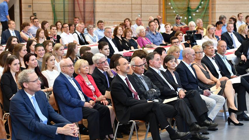 Dicke Fete: Verleihung der Abizeugnisse am Gymnasium Herzogenaurach