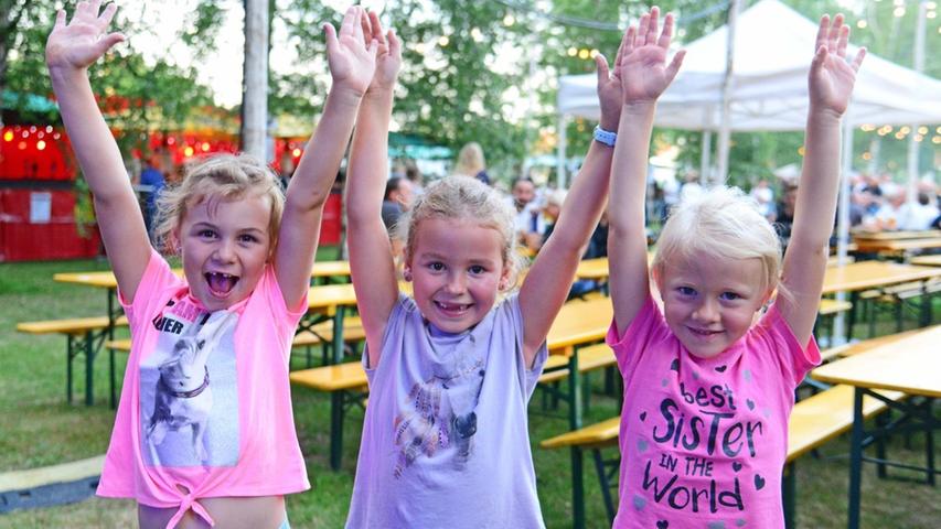 Feuerwehr trifft Feuerwerk: Sommernachtsfest im Schwabacher Parkbad