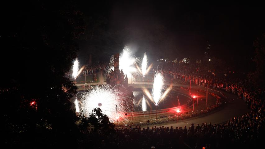 Lichterspiel am Nachthimmel: Das Feuerwerk beim Schlossgartenfest