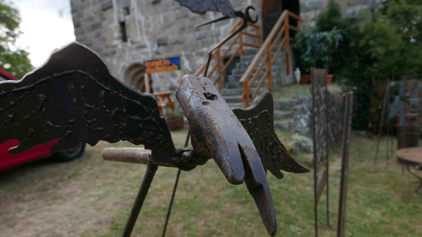 "Wo der Hammer hängt" empfing Metallkunst die Gäste am Schloss...