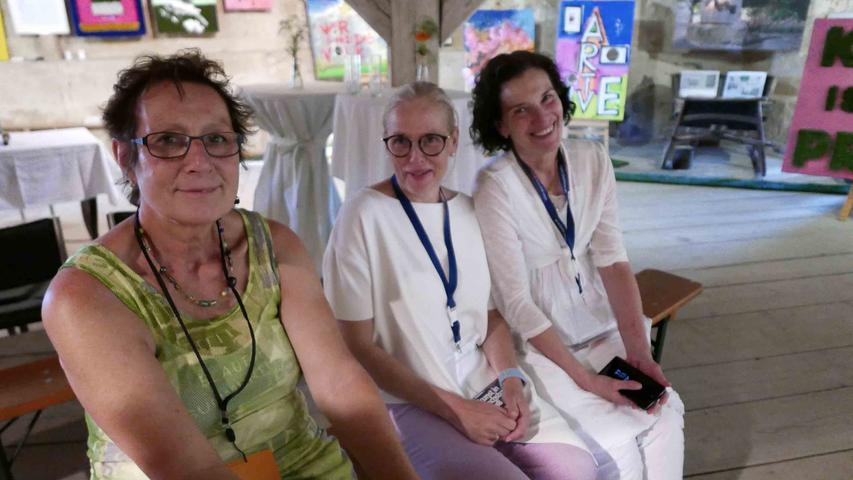 Eine kurze Verschnaufpause gönnte sich das Organisationsteam Barbara Weber, Elke Rogler-Klukas und Ilona Nürnberg (von links).