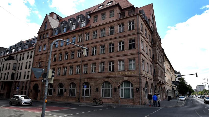 Markant und aus Sandstein: Der Deutsche Hof in Nürnberg steht an der Ecke Frauentorgraben/Lessingstraße.