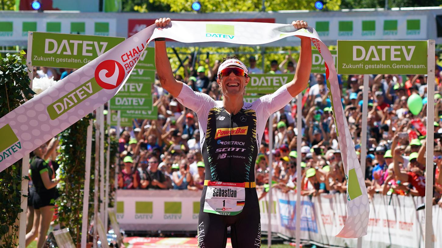 Ein Bild vom Challenge 2018. Sieger Sebastian Kienle im Ziel. Das Bayerische Fernsehen hat damals auch schon punktuell berichtet. Doch heuer wird neun Stunden live fast am Stück gesendet.