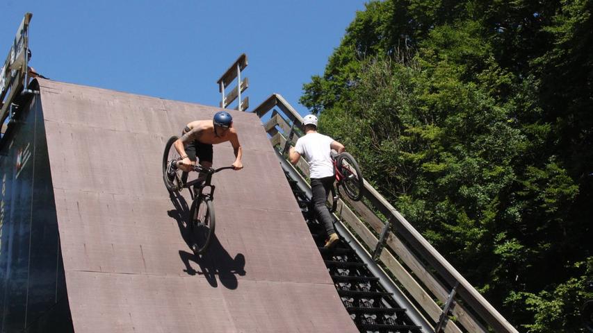 Alle Bilder: Weltcup-Elite im Downhill gastiert im Bikepark Osternohe