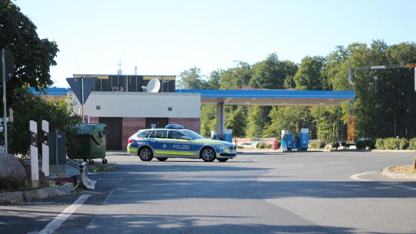 Sprengstoff-Alarm an Tankstelle: Polizei riegelte A3-Raststätte ab