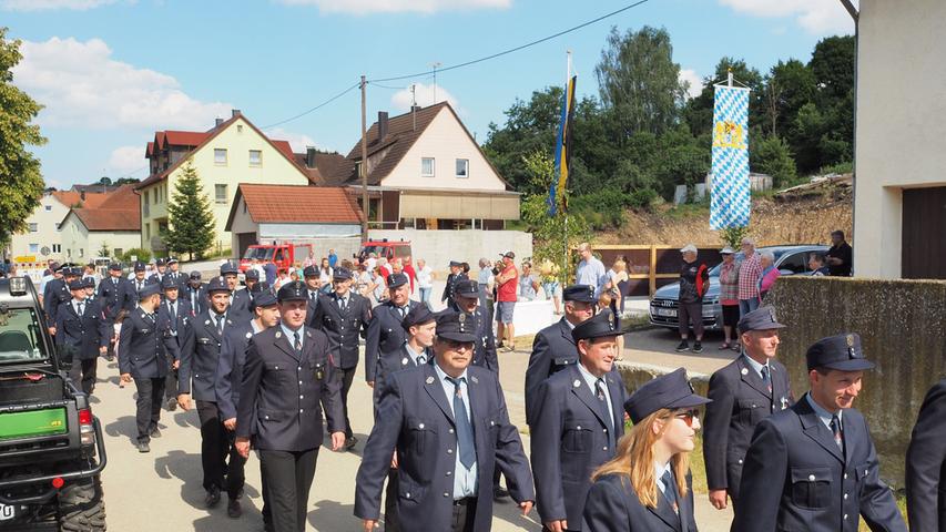 Gundelsheim feiert den Spatenstich fürs neue Feuerwehrhaus