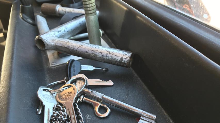 Aus einer Zeit lange vor Keyless-Go und immer griffbereit: Der Schlüsselbund mit allen zum Fahrzeug gehörenden Schlüsseln.