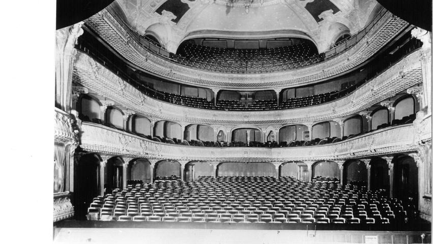 Der üppige Jugendstilschmuck und die Rundungen sorgten 1934 im Zuschauerhaus für eine erhabene Atmosphäre und ausgezeichnete Akustik.