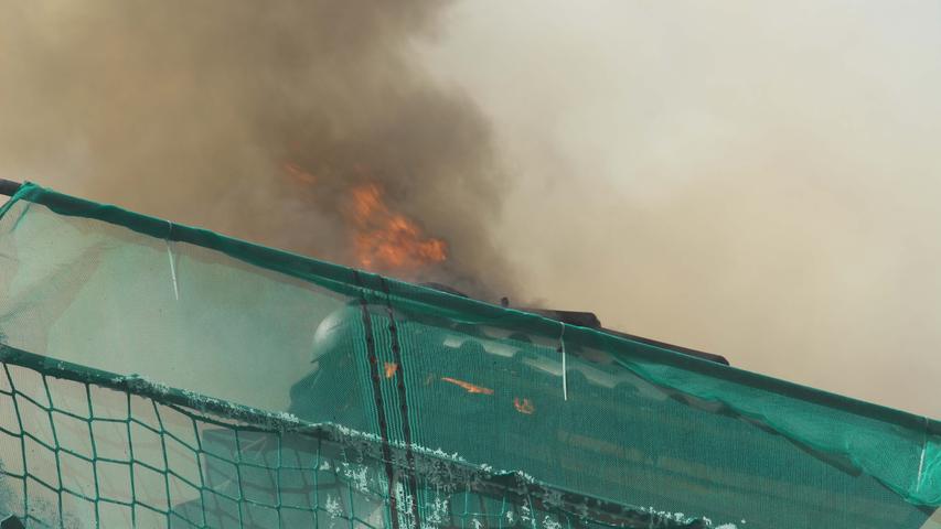 Wohnhaus in Bayreuth brennt lichterloh - Feuerwehr-Großeinsatz 