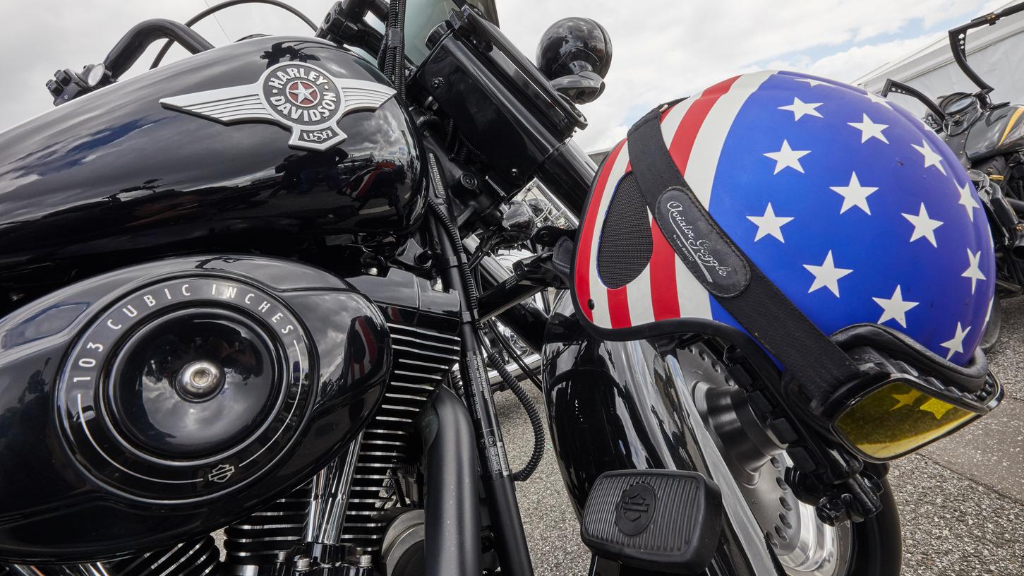US-Präsident Donald Trump drohte dem Motorradbauer Harley-Davidson erneut wegen dessen Flucht vor Zöllen. Das Unternehmen hatte zuvor angekündigt, Teile der US-Produktion ins Ausland zu verlagern.