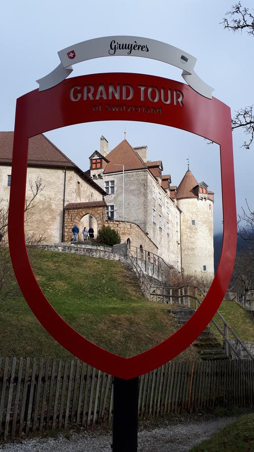 Ein Postkartenblick auf die Burg von Gruyère.