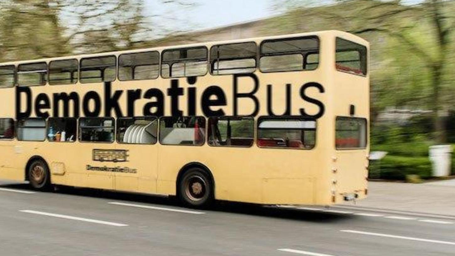 Der Demokratie-Bus macht Station in Fürth.