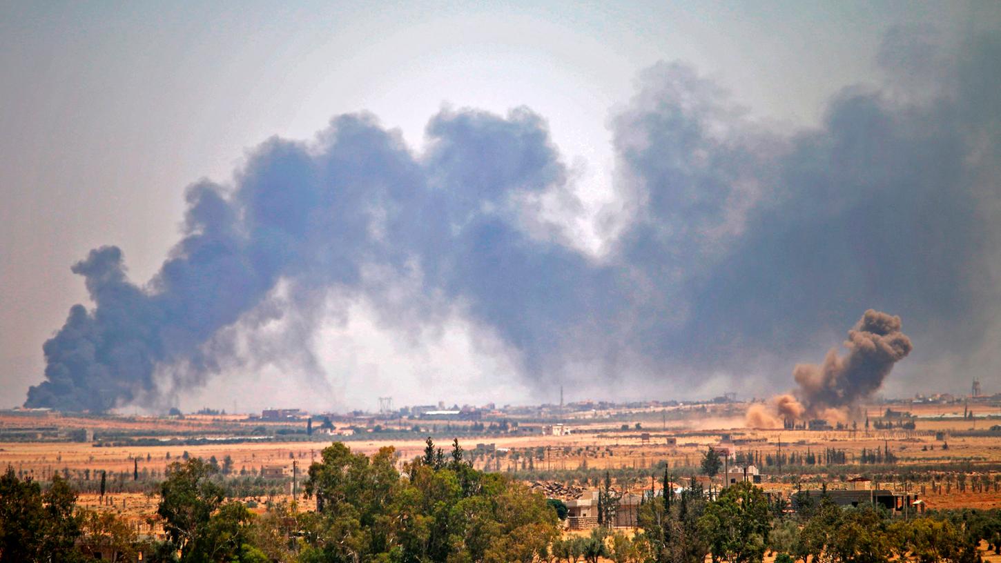 Syrische Streitkräfte bombardieren die Rebellenhochburg Daraa im Süden Syriens. Syrische Streitkräfte bombardieren die Rebellenhochburg Daraa im Süden Syriens.