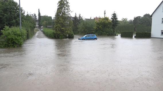 Blitzeinschlag und Überflutung bei Unwettern in Franken