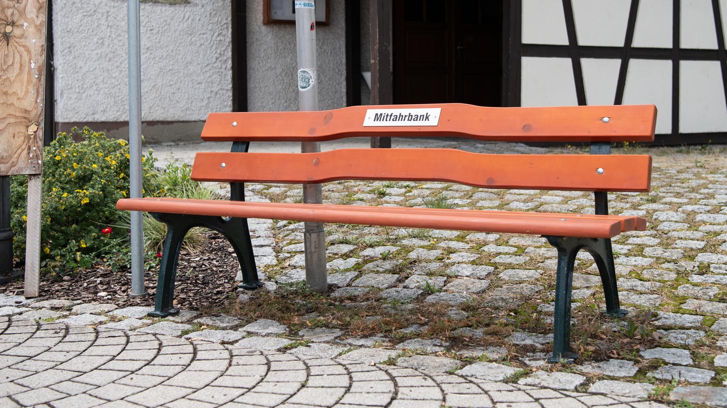 Mitfahrbänke sollen Mobilität in Oberfranken fördern
