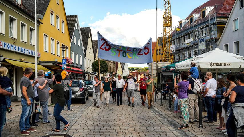 25 Jahre Waldstock: Großer Umzug durch die Pegnitzer Innenstadt