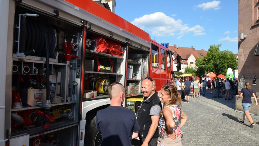 Zahlreiche Institutionen und Vereine, wie hier die Freiwillige Feuerwehr Gunzenhausen, gaben einen Einblick in ihre Arbeit.
