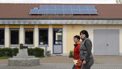 Schule zapft die Sonne an Schule zapft die Sonne an
