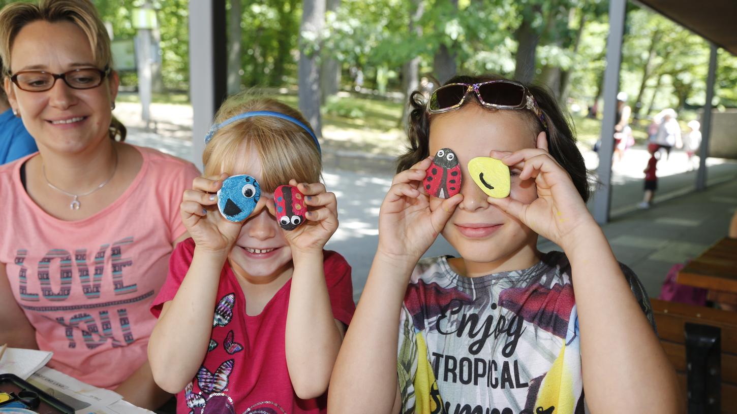Im vergangenen Jahr konnten die Kinder sich beim Sommerfest im Tiergarten ihre eigenen Marienkäfer aus Steinen gestalten.