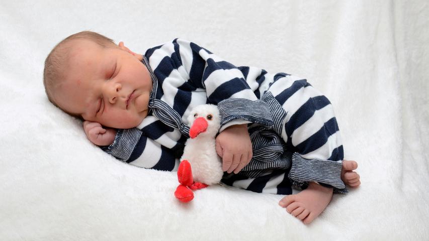 Willkommen auf der Welt! Der kleine Felix Silius wurde am 2. Juli im Klinikum Hallerwiese geboren. Dabei wog er stolze 4010 Gramm und war 58 Zentimeter groß.