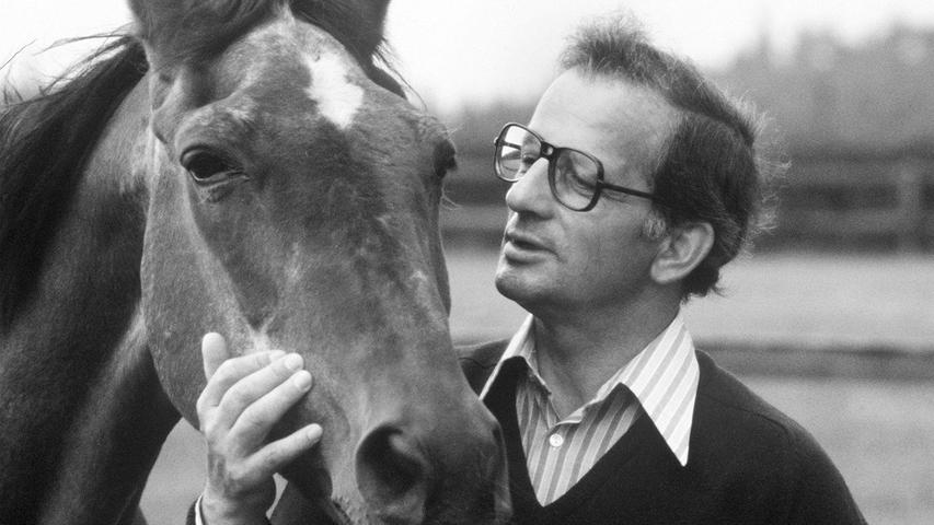 Der mehrfache Weltmeister und Olympiasieger im Springreiten, Hans Günter Winkler, wurde oft von seinem legendären Pferd "Halla" ins Ziel getragen. Im Alter von 91 Jahren ist er gestorben.