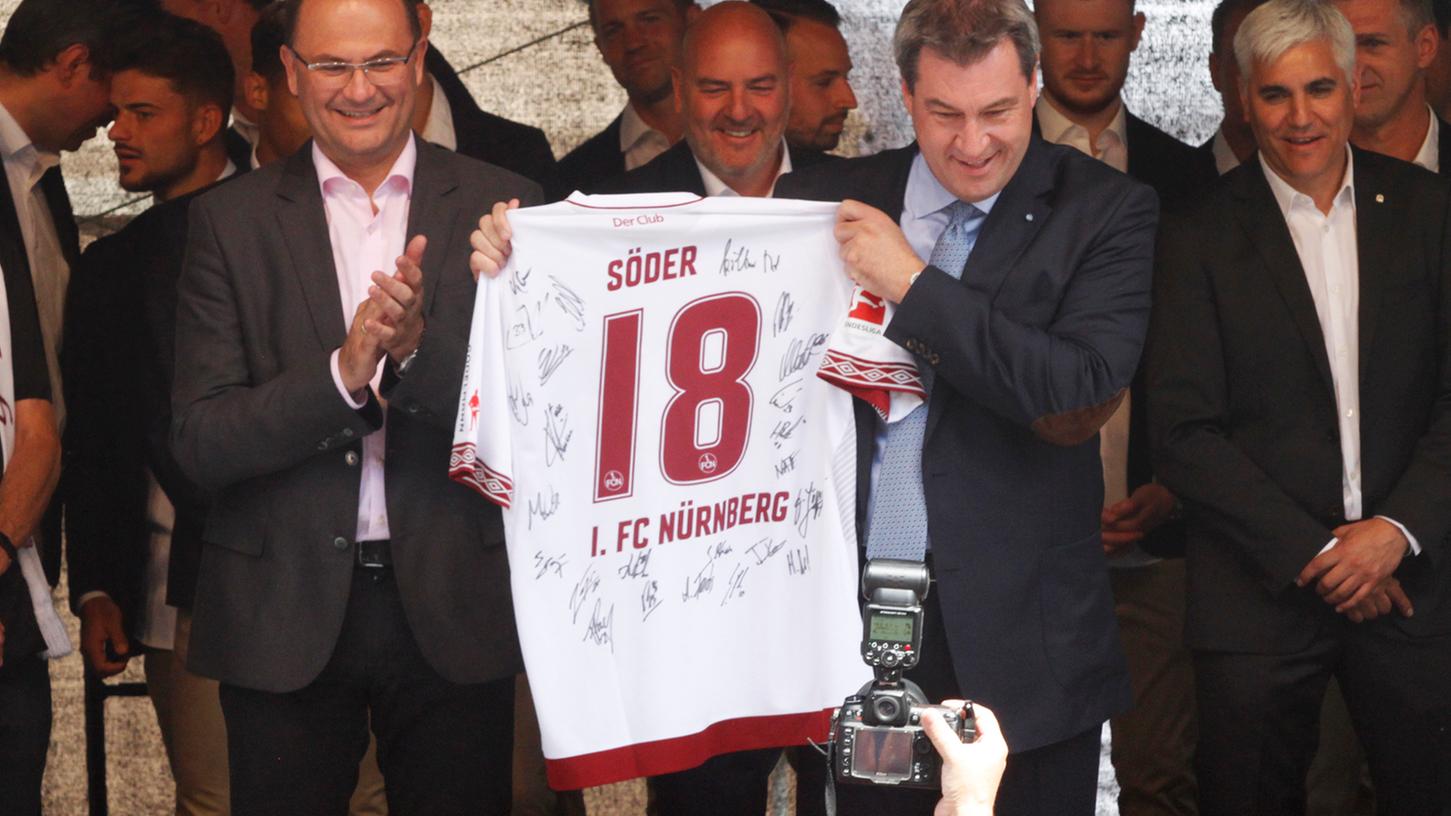 Gut, aber noch nicht optimal: So blickt Bayerns Ministerpräsident und Ex-Club-Aufsichtsrat Markus Söder auf den Neustart in Deutschlands beiden höchsten Spielklassen. Den Club wird er - aus rein sportlicher Perspektive - dabei übrigens sicherlich nicht meinen.  