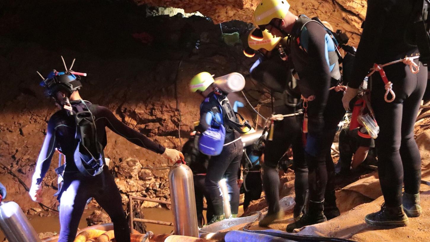 Thailand: Internationale Helfer des Höhlendramas reisen ab
