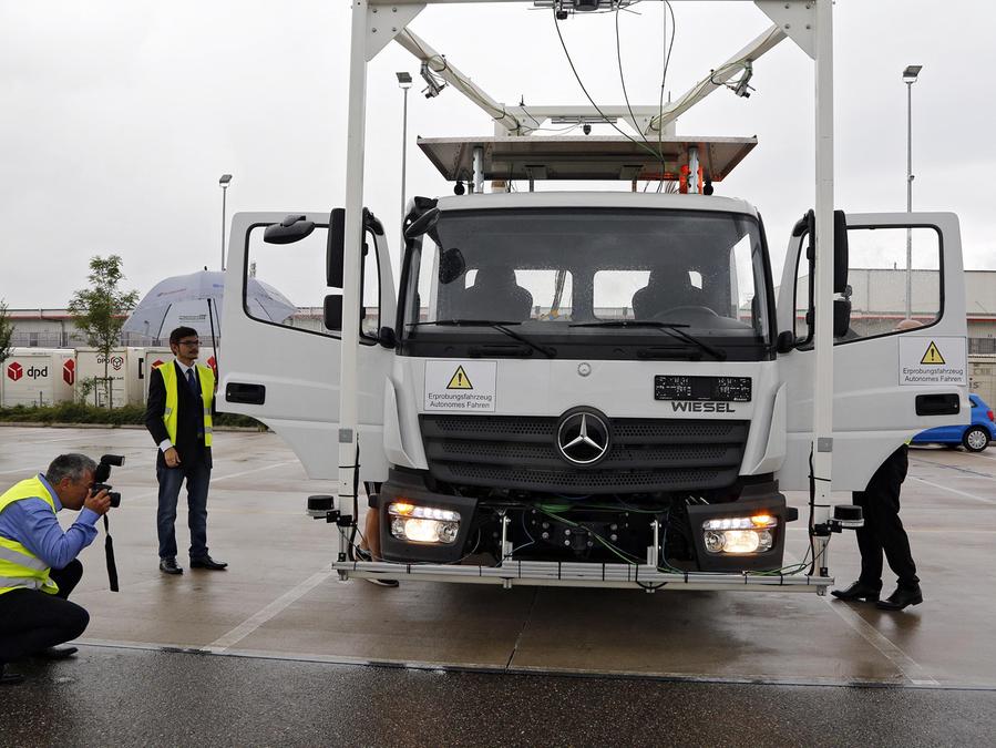 Db Schenker Testet Autonomes Fahrzeug Im Nurnberger Hafen Nurnberg Nurnberg Nordbayern De