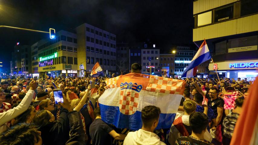 2:1 gegen England: So feierten kroatische Fans in Nürnberg