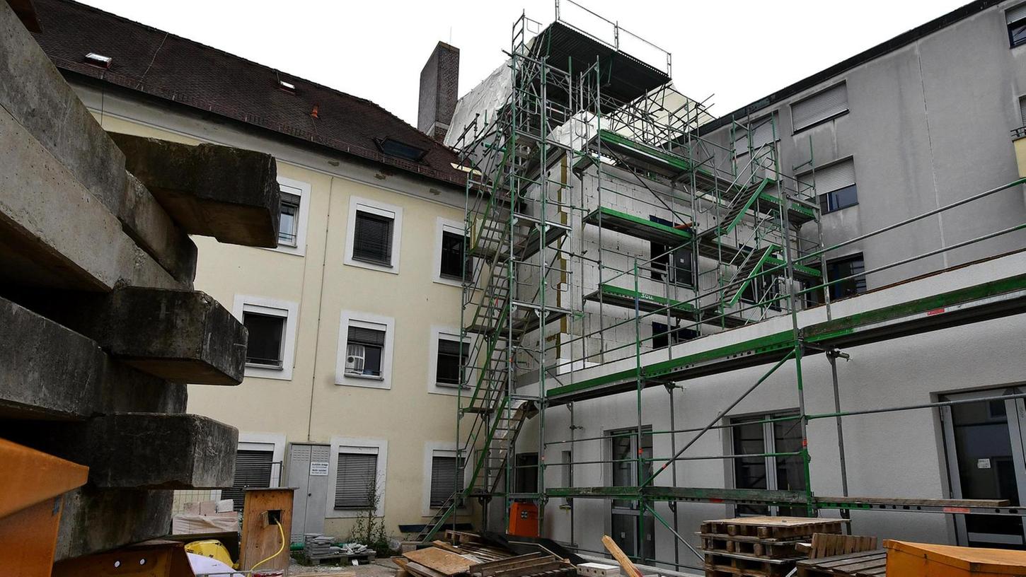 Durch den Anbau bekommt das Kreiskrankenhaus mehr Fläche – mehr als die bisherigen 80 Betten sind dennoch nicht geplant. Foto: Horst Linke