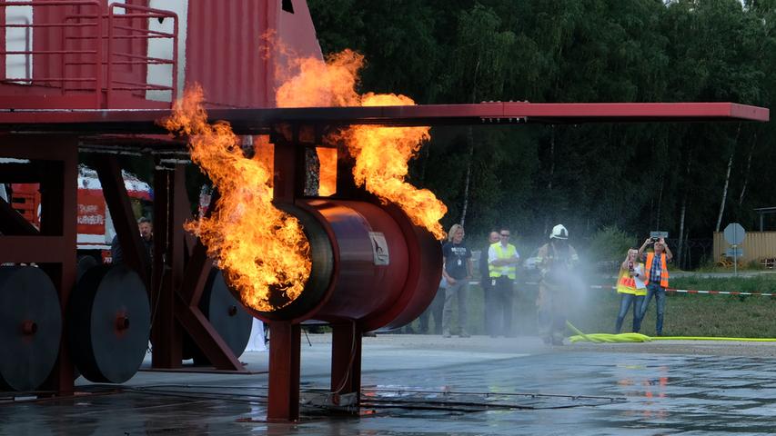 Bilder: Hier übt die Feuerwehr den Ernstfall am Nürnberger Airport