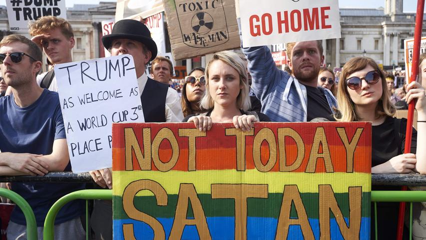 Go home: London lässt Trump bei Protest in die Luft steigen