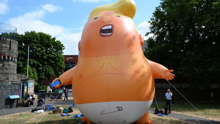 Go home: London lässt Trump bei Protest in die Luft steigen