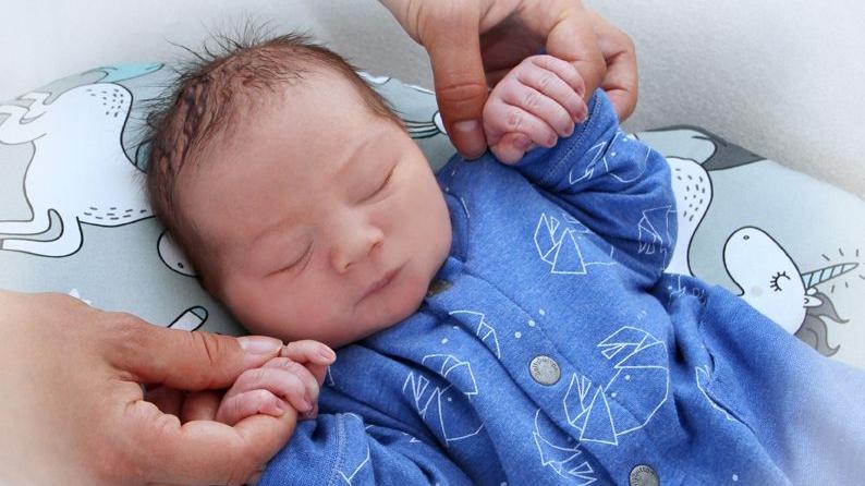 Der kleine Matteo kam am 12. Juli im St. Theresien-Krankenhaus zur Welt. Mit einer Körpergröße von 56 Zentimetern brachte er es auf stolze 3460 Gramm.