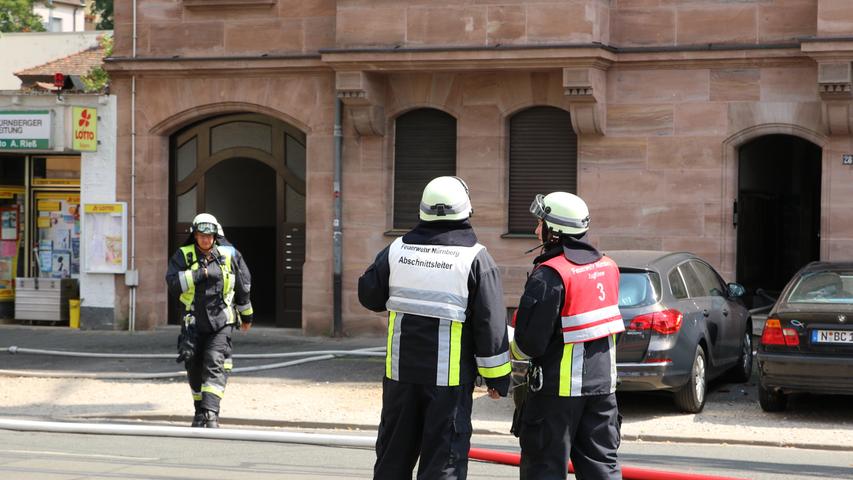 Die Feuerwehr Nürnberg konnte das Feuer rasch unter Kontrolle bringen, doch die Nachlöscharbeiten werden sicher noch etwas andauern.