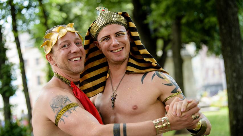 "Gayfällt mir": Nackte Tatsachen beim CSD in München