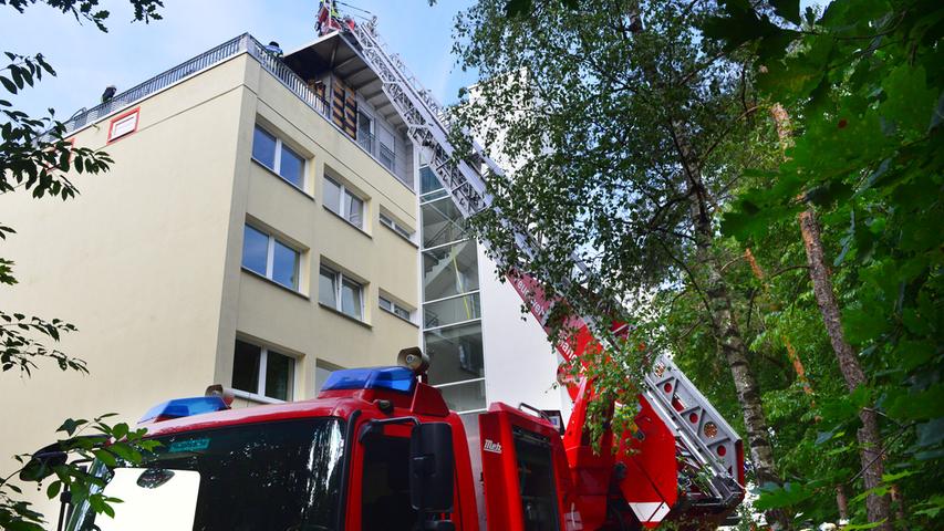 Bei einem Brand auf einer Dachterrasse an der Friedrich-Bauer-Straße wurde im Juli eine Person verletzt.