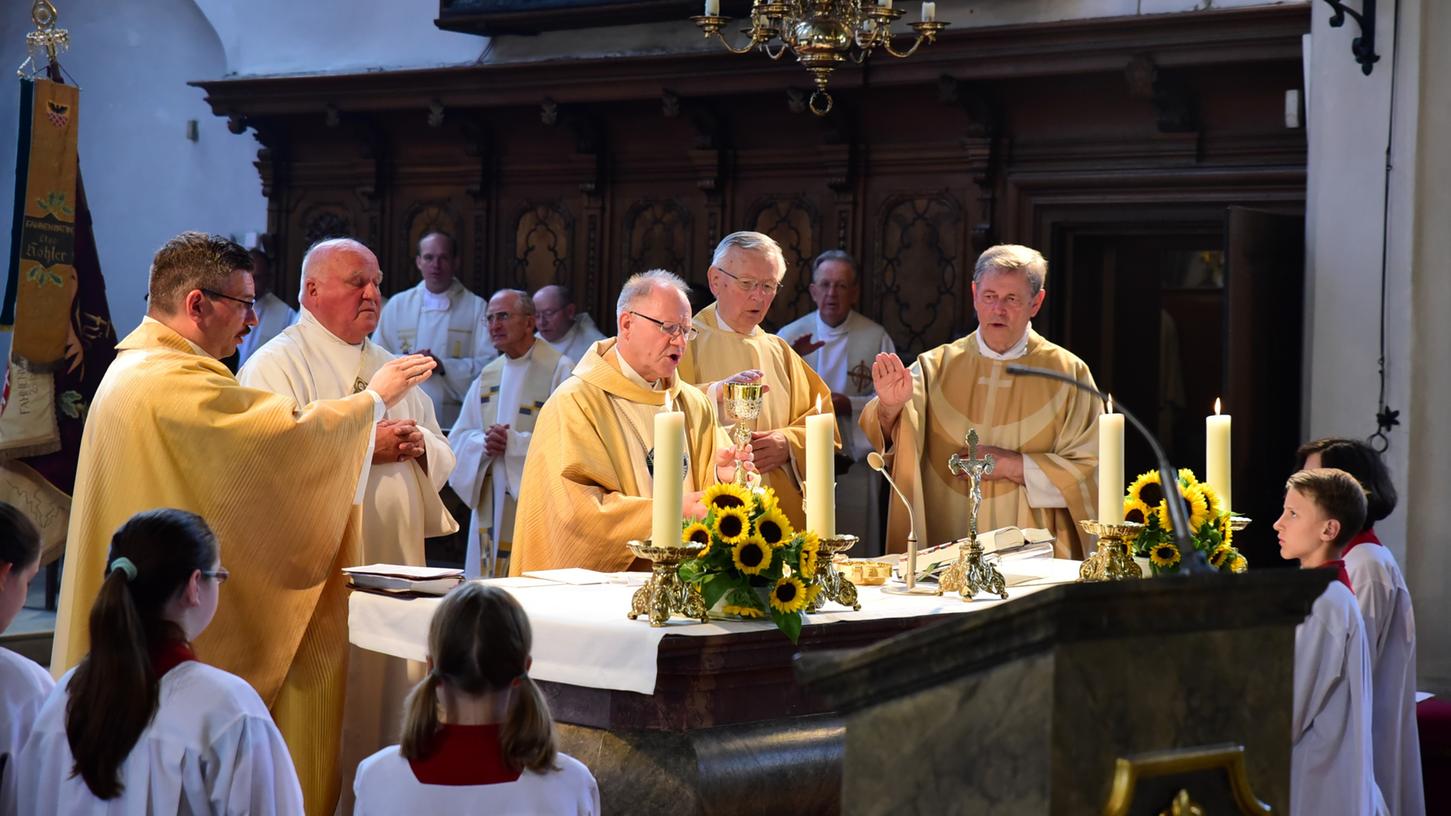 Am Altar blieb das Geburtstagskind Monsignore Otto Donner meist im Hintergrund.