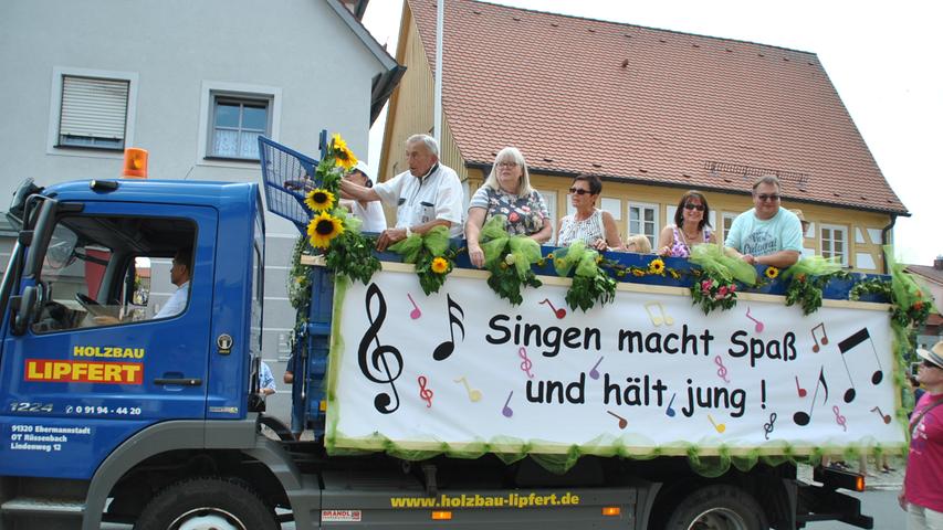 Pretzfelder Kirschenfest: Umzug fesselt die Stadt - auch Herrmann schaut vorbei