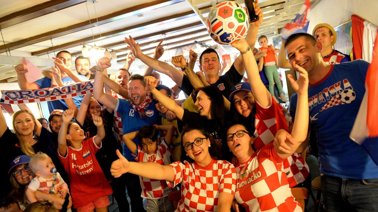 Niederlage? Egal! Kroatische Fußballfans feiern in Neumarkt