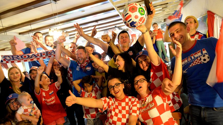 Kroatische Fans feiern in Neumarkt