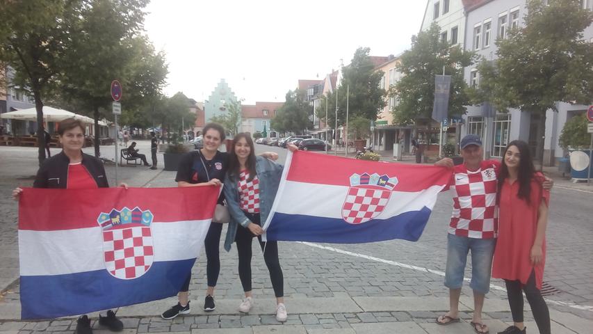 Kroatische Fans feiern in Neumarkt