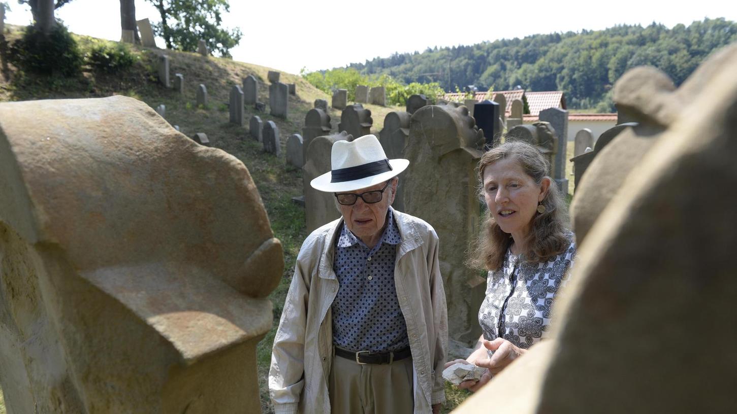 92-Jähriger besucht Gräber seiner Ahnen in Sulzbürg