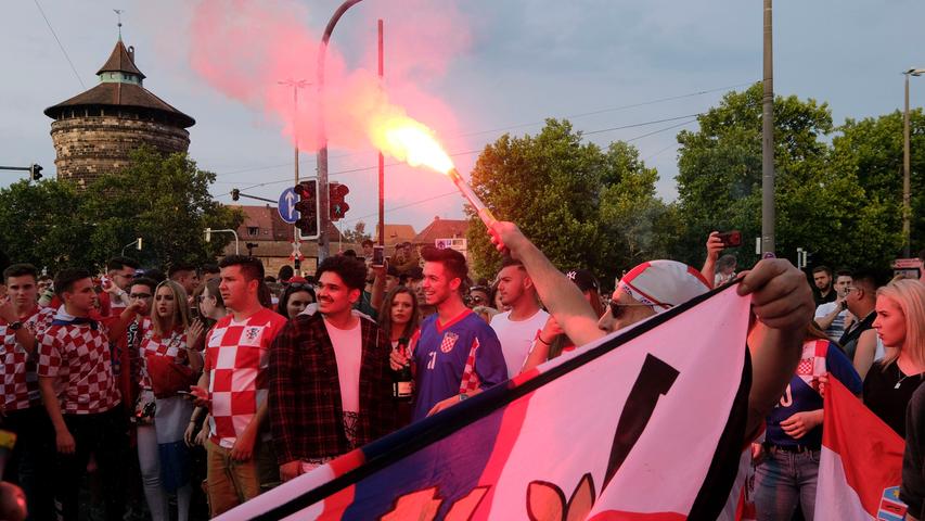 Pyro und Bierdusche: Nürnbergs Kroaten feiern trotz WM-Kollaps