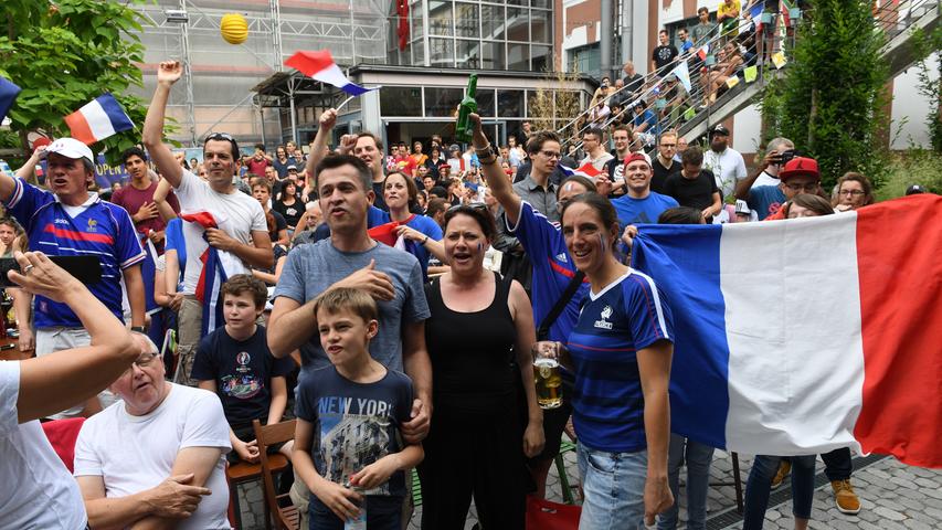 WM-Finale 2018: So feierten die Franzosen ihren Sieg im Erlanger E-Werk