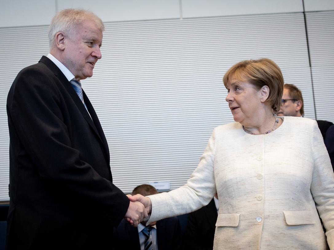 Forsa-Umfrage: Merkel beliebter als Seehofer und Söder