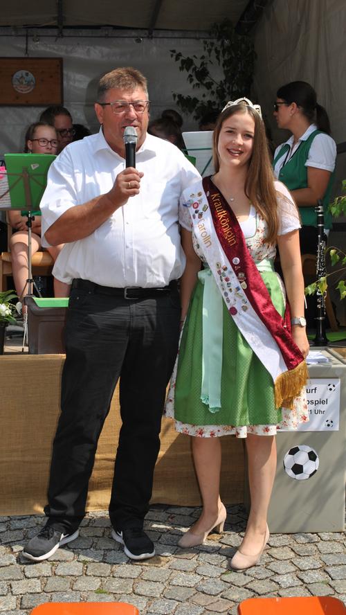 Bürgermeister Hans Popp eröffnete zusammen mit Krautkönigin Carolin das Altstadtfest.