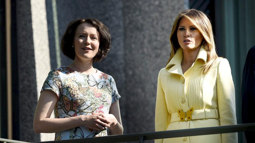 Auf dem Balkon im Amtssitz Mäntyniemi treffen sich auch die beiden Präsidenten-Frauen Jenni Haukio (l.) und Melania Trump.